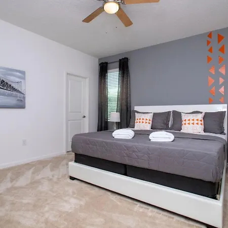 Gorgeous Family Home! Sleeps 28 Blv103